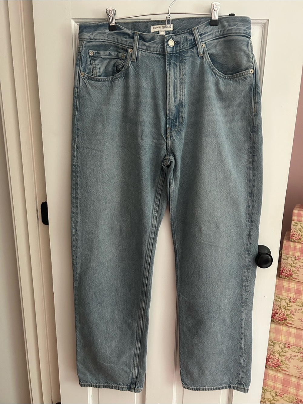 Men’s Banana Republic Relaxed Straight Lightweight Men’s Jeans In Light Wash